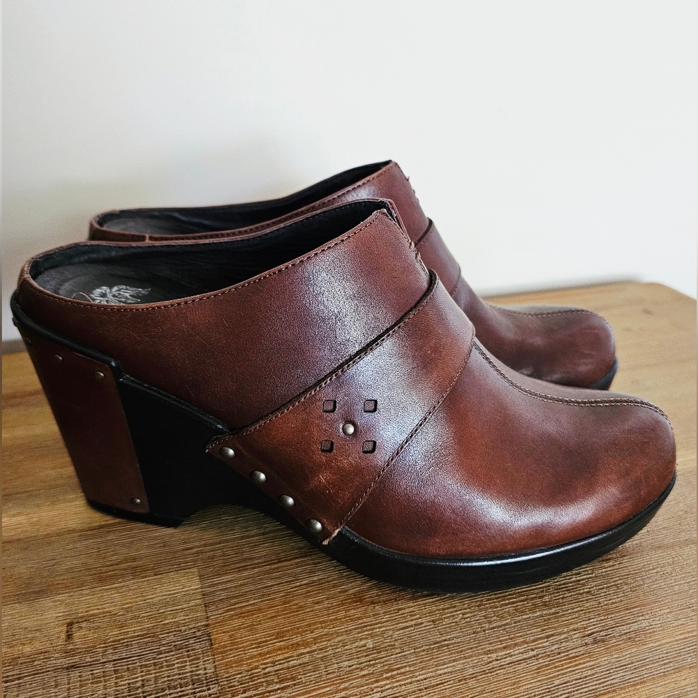 NWOB DANSKO Frqncine Brown Leather Women's Wedge Clogs, Shoes